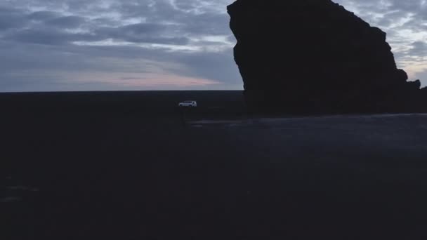 Drone Shot of Iconic Sea Stack Landmark — Vídeo de stock