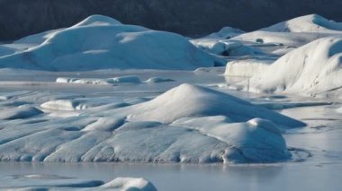 Gölde Buzul ve Buz oluşumları