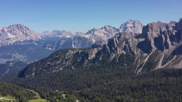 Giau Pass in Dolomites, Belluno Italy - Calm Blue Skies in the Background — Stok Video