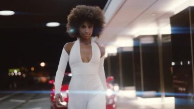 70 'lerin Moda Yürüyüşü' nde Muhteşem Model Kırmızı Ferrari 348 TB