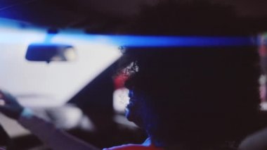 Ferrari 348 vereminde Afro Saçlı Kadın Sürücü Koltuğu