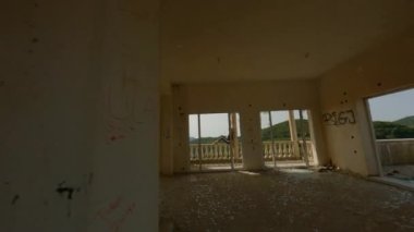 Denetçiye Dönmek İçin Eski Binanın Üzerinde İHA Yap