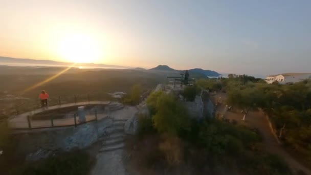 Drone sul tramonto Paesaggio e punto di osservazione — Video Stock