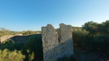 Korfu 'daki Turistlerle Mahvolmuş Gardiki Kalesi' nin Üzerinde İHA