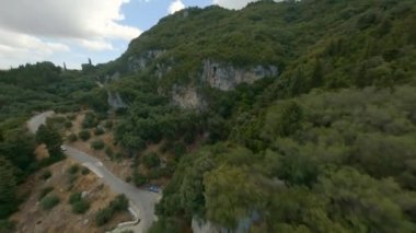 Manzaranın Üzerinde İnsansız Hava Aracı, Virajlı Yollar ve Kıyı Çizgisi