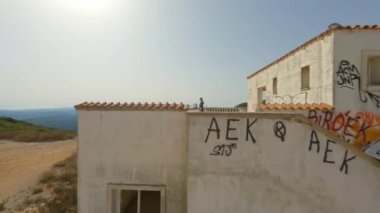 Terk Edilmiş Binanın Üzerinde İHA