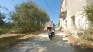 İHA Köy Caddelerinde Motosikletli Sürücüyü İzliyor