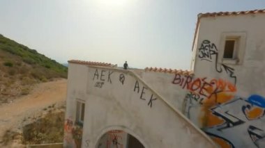 Terk Edilmiş Binanın Üzerinde İHA