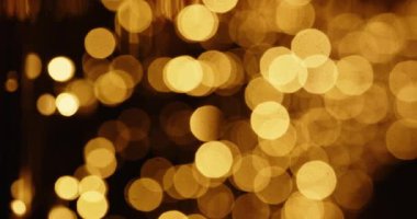 Parlak, Altın Noel Işıkları Siyah Arkaplan Karşısında