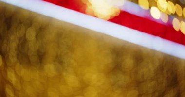 Kırmızı ve Beyaz Kurdeleli Parlak Altın Noel Işıkları