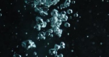 Soyut Mavi Baloncuklar Sudan Yükseliyor