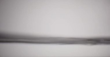 Beyaz Arkaplan Karşısında Su Yüzeyi