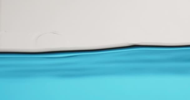 波浪产生抽象形状的蓝水运动表面 — 图库视频影像