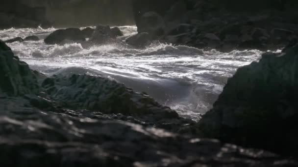 Płynąca kaskadowa woda wodospadu Godafoss — Wideo stockowe