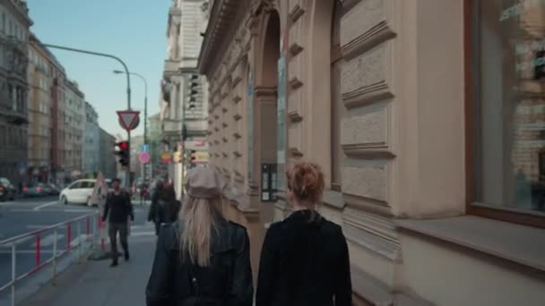Mother And Daughter Walking Down An Urban Street In Prague — Stockvideo