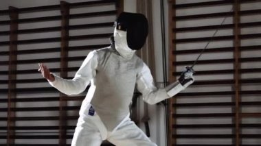 Eskrim Maskeli Adam Folyolu Düello