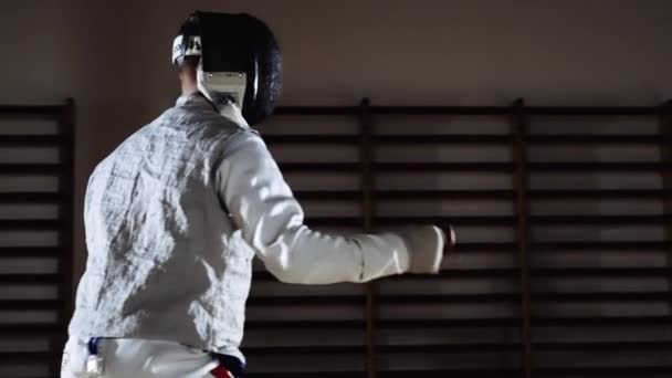 Man In Fencing Mask Thrusting With Foil — Stockvideo