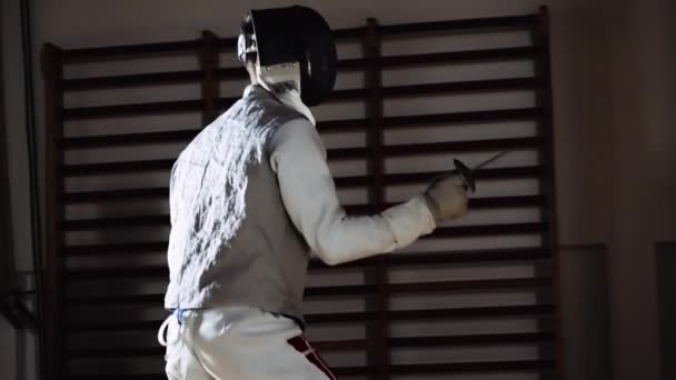 Men In Fencing Masks Thrusting With Foils In Duel — Vídeo de Stock