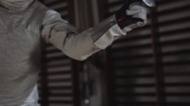 Eskrimci Foil 'i Rakibine Doğru İtti