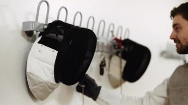 Eskrimci Kancalardan Maske Çıkartıyor