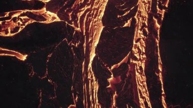 Erimiş Lavın Akan Nehrinin Üzerinde Uçan İnsansız Hava Aracı Volkan Patlamasından