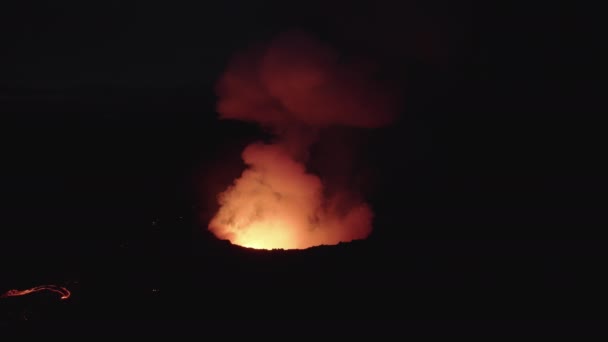 Drone tiro de fumaça de erupção vulcão — Vídeo de Stock