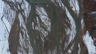 Örülmüş Nehirde Karla Uçan İnsansız Hava Aracı