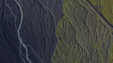 Örülmüş Nehrin Kurumuş Nehir yatağı Üzerinde İnsansız Hava Aracı