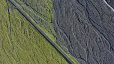 Manzaranın üzerinde İHA uçuşu ve Kuru Nehir yataklı Yol