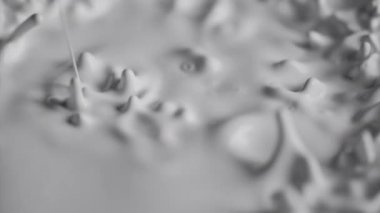 Hareket ettikçe soyut desenler beyaz boya şeklinde şekilleniyor