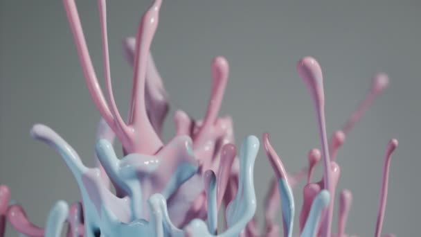 Рожева і синя фарба літає повітря створюючи абстрактні візерунки — стокове відео