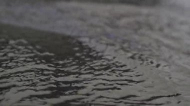 Black Sand Beach, İzlanda 'da Akan Deniz Suyu' nun Kilitlenme Çekimi