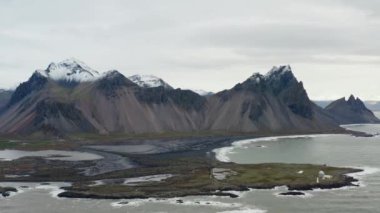 Kara Kum Sahili, Sahil ve Vestrahorn Dağı, İzlanda üzerinde geniş çaplı Yavaş Hareketli İHA uçuşu