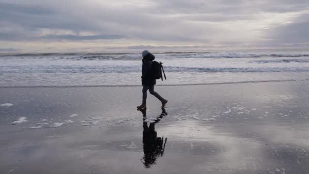 Tracking Slow Motion Wide Shot Hiker Backpack Walking Black Sand — Video Stock