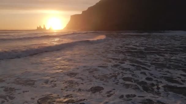 日没時のレイニストランガー海へのドローン — ストック動画