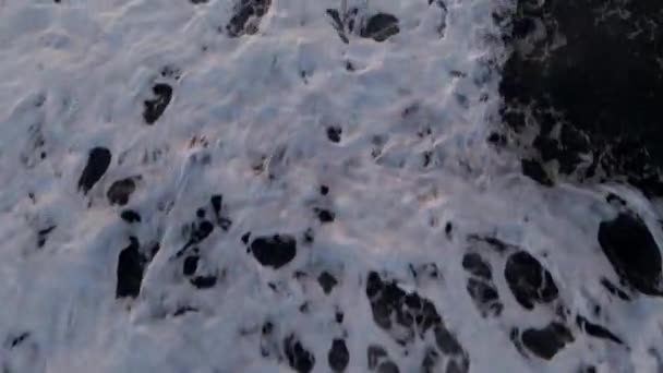 Drone sobre ondas e surf — Vídeo de Stock