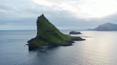 Faroe Adalarındaki Drangarnir Denizi Yığınlarına Karşı İnsansız Hava Aracı