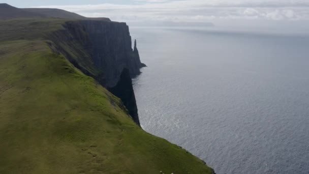 Drone di costa e rocce di Suduroy — Video Stock