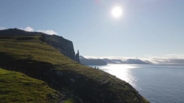 Vagar üzerindeki sahil boyunca Fotoğrafçılar Üzerindeki İnsansız Hava Aracı