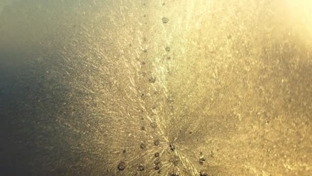 Замороженная поверхность в зимнем светоотражающем свете — стоковое видео