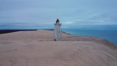 Rubjerg 'e doğru İHA Sahildeki Knude Deniz Feneri