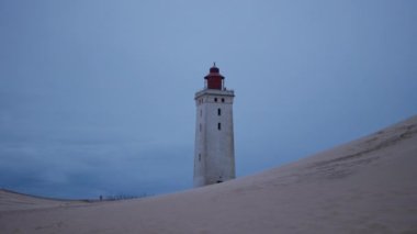 Rubjerg Knude Deniz feneri ve Alacakaranlıkta Plaj