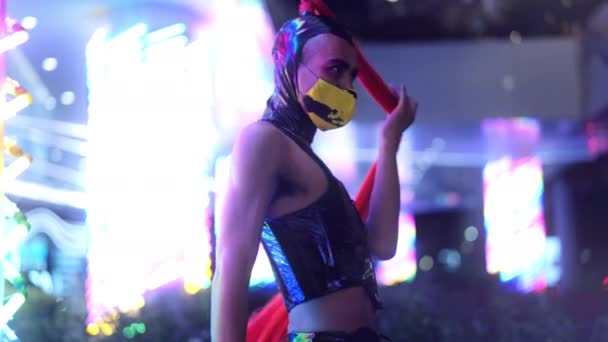 (Inggris) Dancer In Clubwear With Bodice, Facemask And Long Ponytail — Stok Video