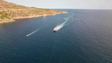 Kaptan De Creus 'un Tekne ve sahil şeridinde İHA.