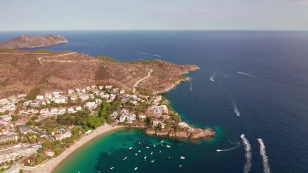 Drone Over Coastline Of Cap De Creus Menuju Horizon — Stok Video