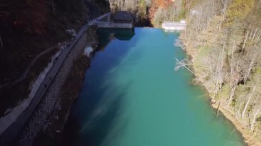 Sonbaharda Klammsee rezervuarında İHA Uçuşu