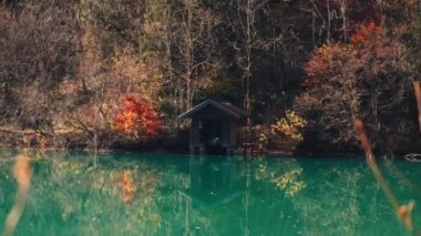 Klammsee Rezervuarının Sonbaharda Kayıkhaneli İHA 'sı