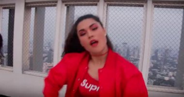 Tüm Kız Dans Ekibi Çatıda Gösteri Düzenliyor