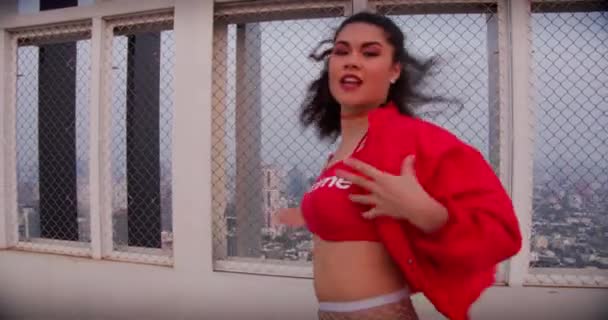 Girl Dance Crew Performing On Rooftop — Stok Video
