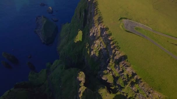 Drone della scogliera d'alto mare, Beinisvord — Video Stock